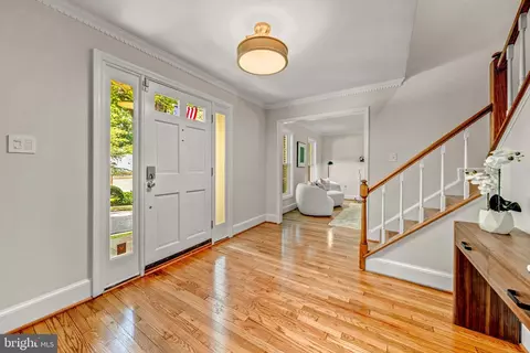 Entry Way - 1623 Linway Park Dr, Mclean, VA 22101 photo 1 of 6