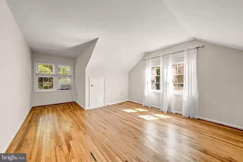 Bedroom - 1623 Linway Park Dr, Mclean, VA 22101 photo 6 of 6