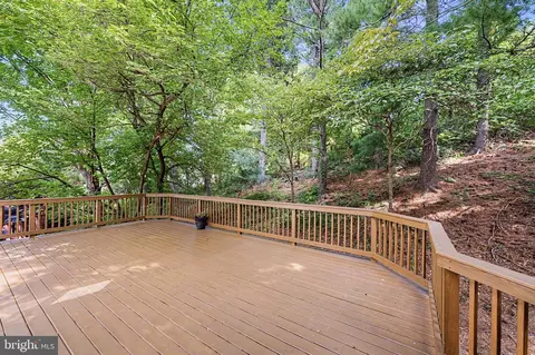 Exterior - 1623 Linway Park Dr, Mclean, VA 22101 photo 4 of 4