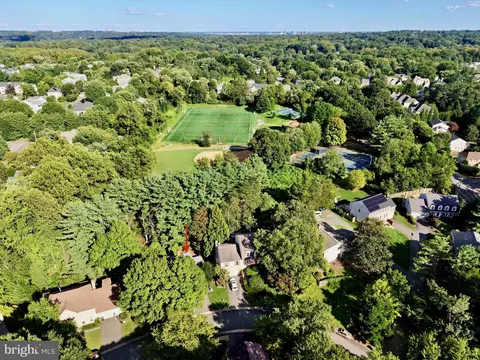 View/Area - 1623 Linway Park Dr, Mclean, VA 22101 photo 6 of 6