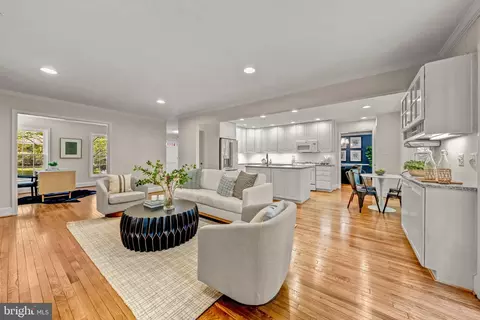 Living - 1623 Linway Park Dr, Mclean, VA 22101 photo 2 of 4