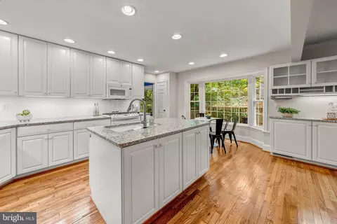 Kitchen - 1623 Linway Park Dr, Mclean, VA 22101 photo 2 of 4