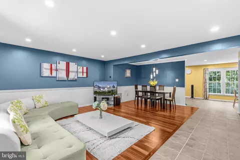 Living - 5602 Sutherland Ct, Burke, VA 22015 photo 1 of 3