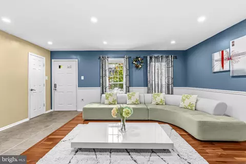 Living - 5602 Sutherland Ct, Burke, VA 22015 photo 3 of 3