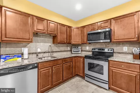 Kitchen - 5602 Sutherland Ct, Burke, VA 22015 photo 2 of 2