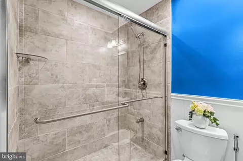 Bath - 5602 Sutherland Ct, Burke, VA 22015 photo 4 of 4
