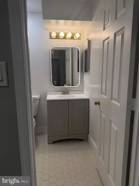 Bath - 8110 Clifforest Dr, Springfield, VA 22153 photo 3 of 3