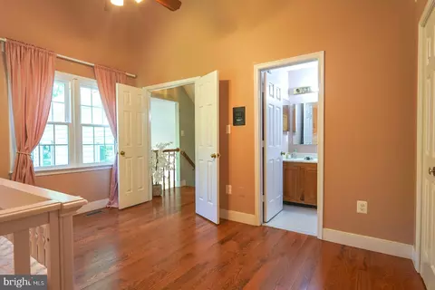 Entry Way - 8110 Clifforest Dr, Springfield, VA 22153 photo 5 of 7