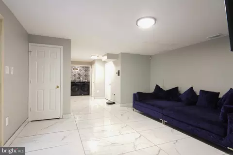 Entry Way - 8110 Clifforest Dr, Springfield, VA 22153 photo 7 of 7