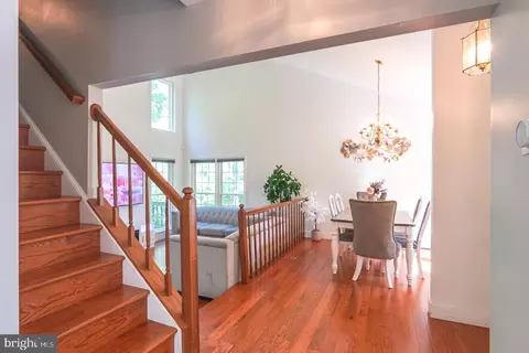 Entry Way - 8110 Clifforest Dr, Springfield, VA 22153 photo 3 of 7