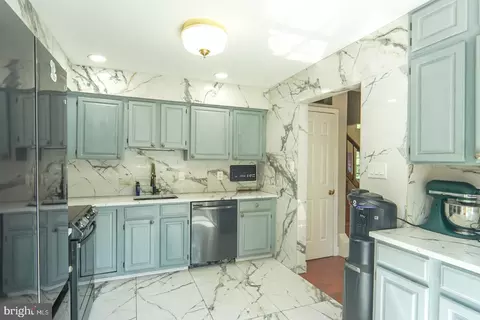 Kitchen - 8110 Clifforest Dr, Springfield, VA 22153 photo 2 of 3