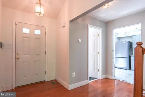 Entry Way - 8110 Clifforest Dr, Springfield, VA 22153 photo 2 of 7