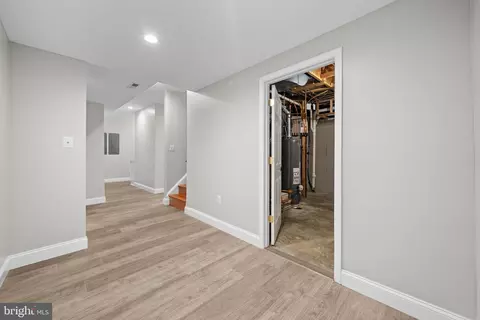 Entry Way - 7608 Mcweadon Ln, Springfield, VA 22150 photo 9 of 10