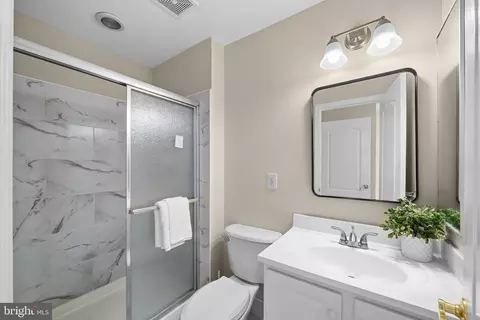 Bath - 7608 Mcweadon Ln, Springfield, VA 22150 photo 3 of 5