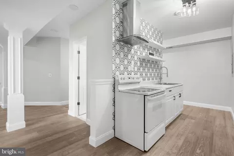 Entry Way - 7608 Mcweadon Ln, Springfield, VA 22150 photo 7 of 10