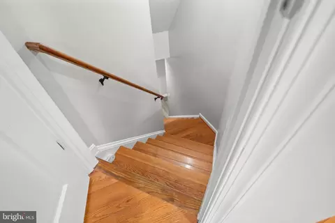 Entry Way - 7608 Mcweadon Ln, Springfield, VA 22150 photo 8 of 10