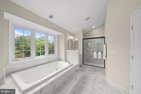Bath - 7608 Mcweadon Ln, Springfield, VA 22150 photo 2 of 5