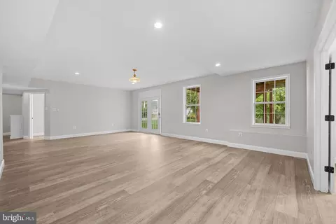 Living - 7608 Mcweadon Ln, Springfield, VA 22150 photo 4 of 4