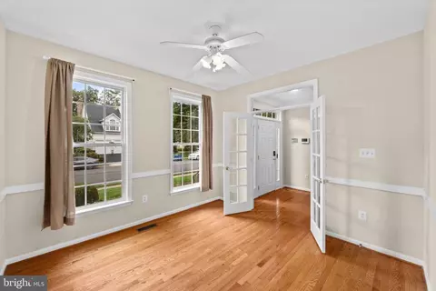 Entry Way - 7608 Mcweadon Ln, Springfield, VA 22150 photo 2 of 10