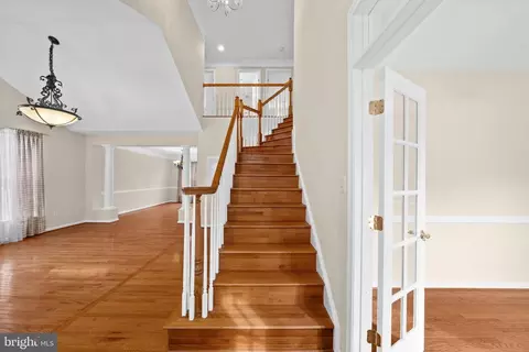 Entry Way - 7608 Mcweadon Ln, Springfield, VA 22150 photo 4 of 10