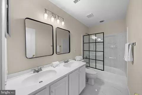 Bath - 7608 Mcweadon Ln, Springfield, VA 22150 photo 4 of 5