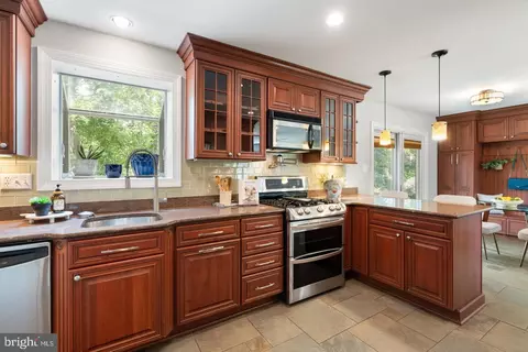 Kitchen - 9202 Setter Pl, Springfield, VA 22153 photo 3 of 5