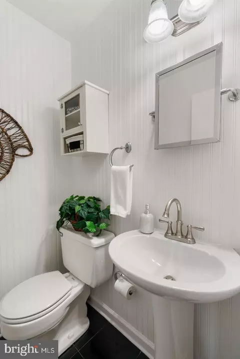 Bath - 9202 Setter Pl, Springfield, VA 22153 photo 1 of 5