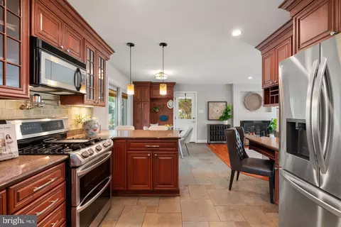 Kitchen - 9202 Setter Pl, Springfield, VA 22153 photo 5 of 5