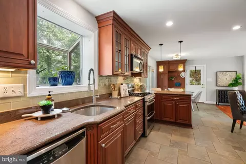 Kitchen - 9202 Setter Pl, Springfield, VA 22153 photo 4 of 5