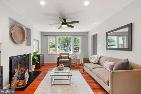 Living - 9202 Setter Pl, Springfield, VA 22153 photo 3 of 3