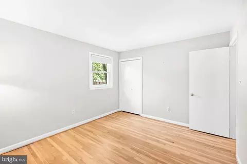 Bedroom - 6604 Grey Fox Dr, Springfield, VA 22152 photo 4 of 8