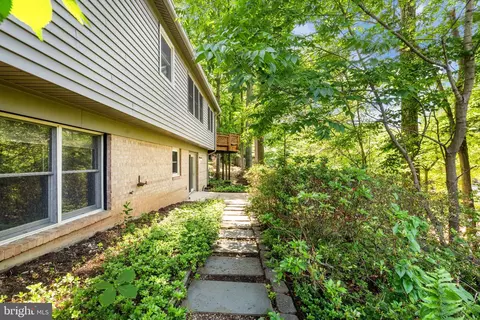 Exterior - 6604 Grey Fox Dr, Springfield, VA 22152 photo 7 of 9
