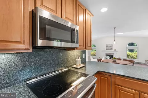 Kitchen - 6604 Grey Fox Dr, Springfield, VA 22152 photo 2 of 4