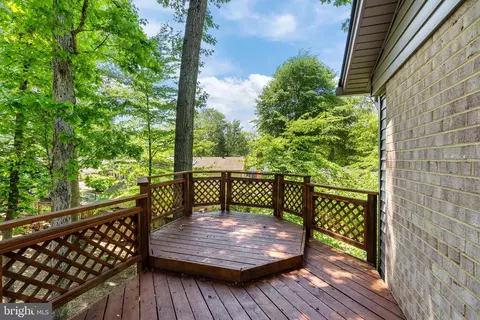 Exterior - 6604 Grey Fox Dr, Springfield, VA 22152 photo 4 of 9
