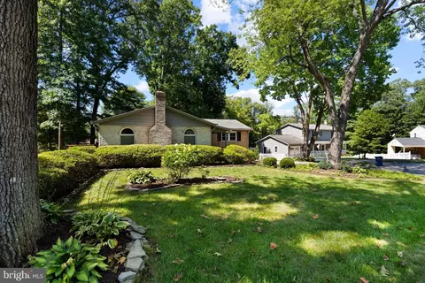 Exterior - 6604 Grey Fox Dr, Springfield, VA 22152 photo 2 of 9