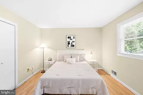 Bedroom - 6604 Grey Fox Dr, Springfield, VA 22152 photo 2 of 8
