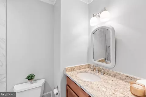 Bath - 6604 Grey Fox Dr, Springfield, VA 22152 photo 3 of 5