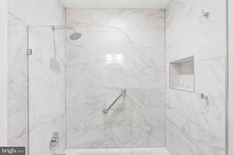 Bath - 6604 Grey Fox Dr, Springfield, VA 22152 photo 2 of 5