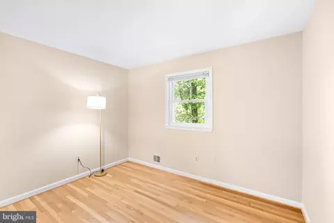 Bedroom - 6604 Grey Fox Dr, Springfield, VA 22152 photo 7 of 8
