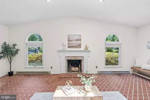 Living - 6604 Grey Fox Dr, Springfield, VA 22152 photo 2 of 10