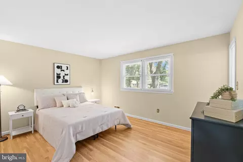 Bedroom - 6604 Grey Fox Dr, Springfield, VA 22152 photo 3 of 8