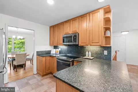 Kitchen - 6604 Grey Fox Dr, Springfield, VA 22152 photo 3 of 4