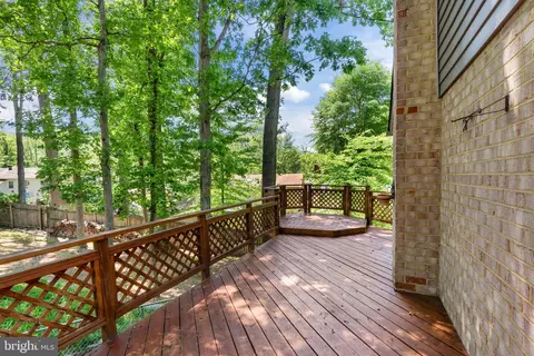 Exterior - 6604 Grey Fox Dr, Springfield, VA 22152 photo 5 of 9