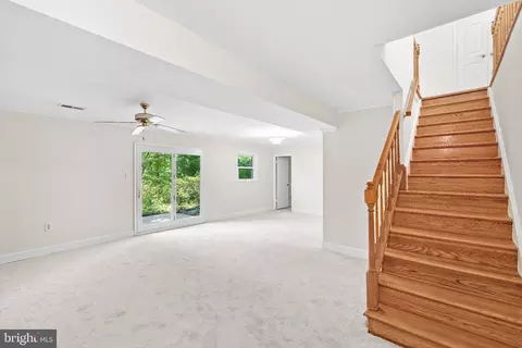 Living - 6604 Grey Fox Dr, Springfield, VA 22152 photo 7 of 10