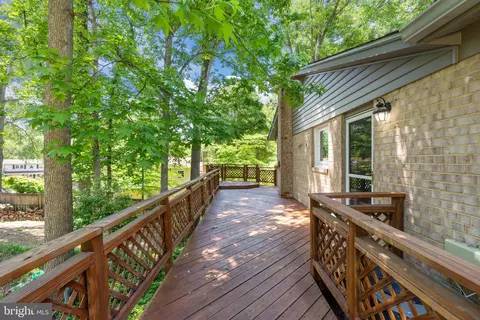 Exterior - 6604 Grey Fox Dr, Springfield, VA 22152 photo 6 of 9