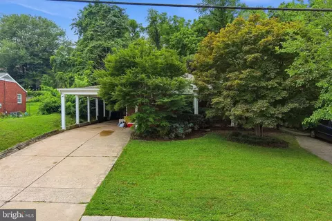 6105 Munson Hill Rd, Falls Church, VA 22044
