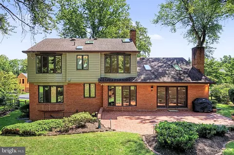 Exterior - 1604 East Ave, Mclean, VA 22101 photo 5 of 10