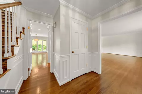 Entry Way - 1604 East Ave, Mclean, VA 22101 photo 3 of 5
