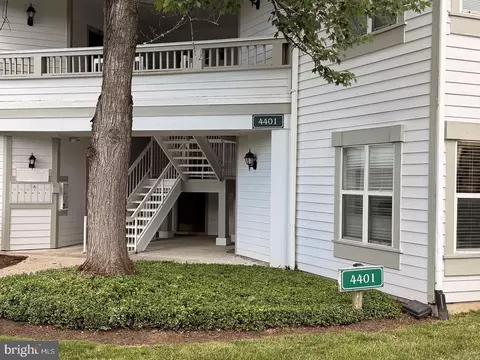 4401 Fair Stone Dr #102, Fairfax, VA 22033
