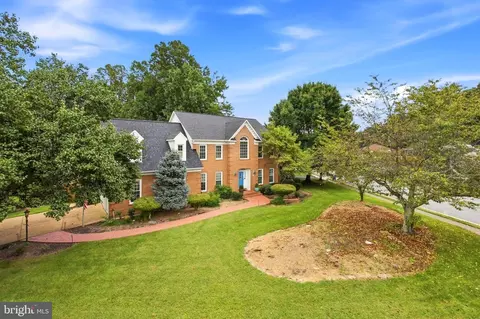 8605 Woodwren Ter, Fairfax Station, VA 22039